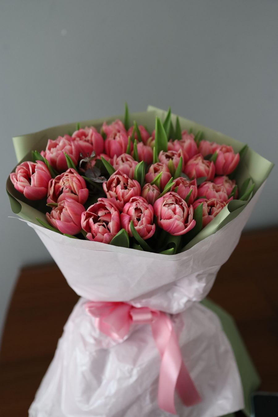 Florales Arrangement in zarten Farben
